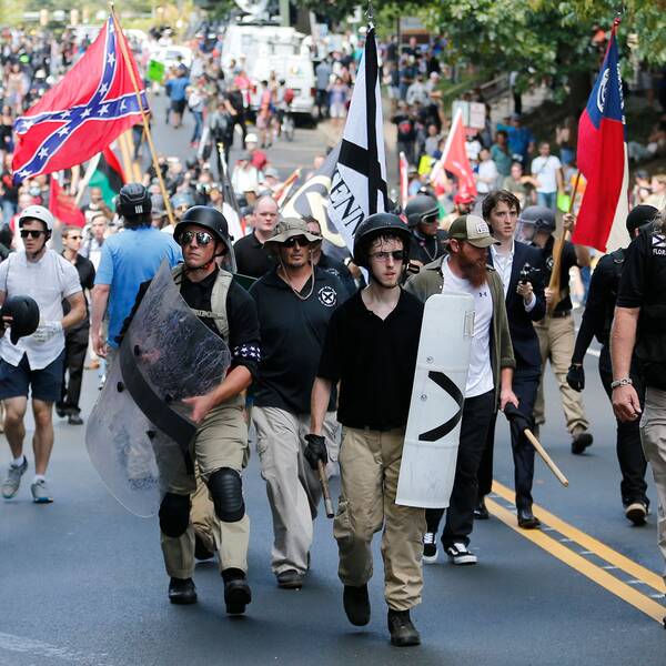 Vit makt-protestanter i Charlottesville.
