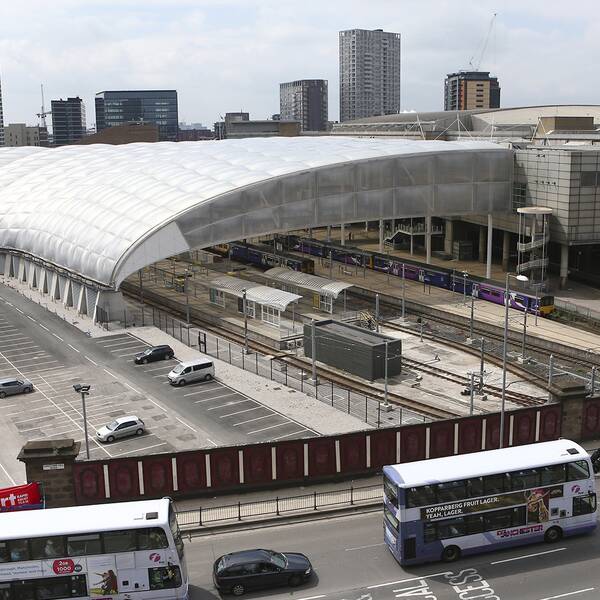 Terrordådet utfördes den 22 maj vid Manchester Arena, till höger i bild.