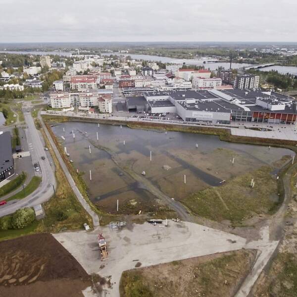 Storslagna löften från en entreprenör fick Haparanda kommun att hoppas på hundratals nya arbetstillfällen. Men av det som kallats det största byggprojektet norr om Stockholm återstår i dag bara en grusgrop.