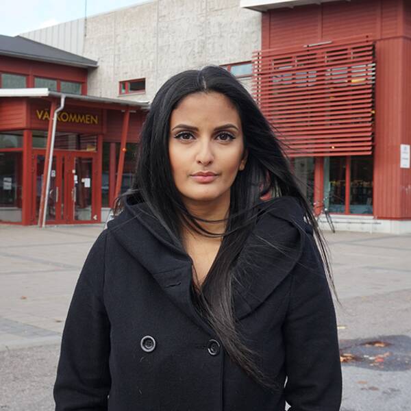 Priscilia Haddad, reporter på SVT Nyheter som vuxit upp på Kronogården i Trollhättan.