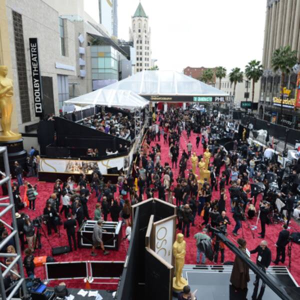 Preparationer inför den 86:e Oscarsgalan utanför the Dolby Theatre i Los Angeles.