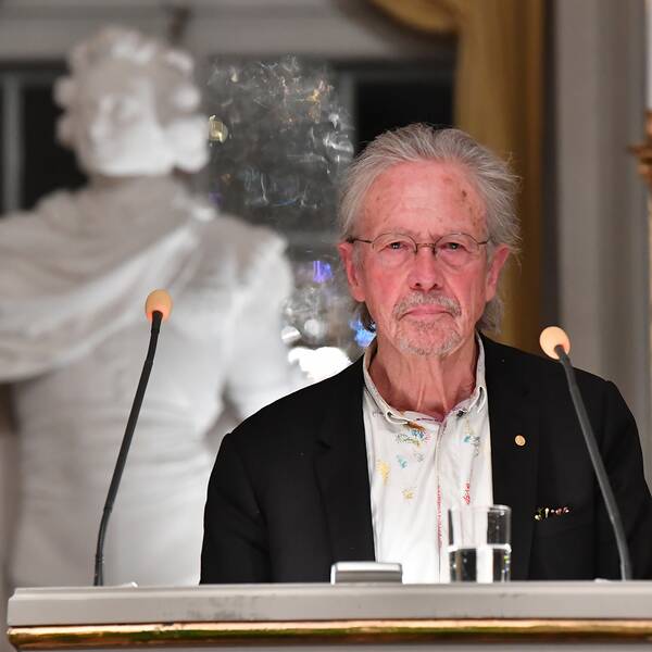 Litteraturpristagaren Peter Handke håller sin Nobelföreläsning på Börshuset i Stockholm.