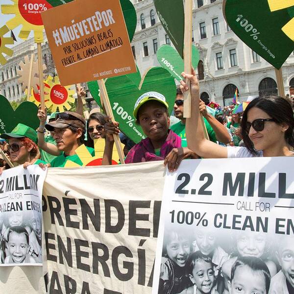 Demonstranter i Lima under klimatmötet.