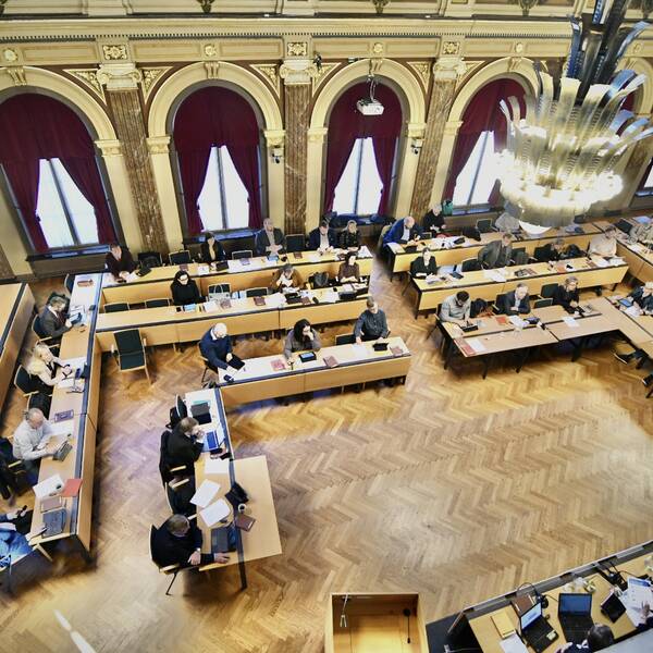 Fullmäktige i Gävle, endast 37 ledamöter på grund av corona.