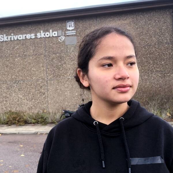 Yazly är en av 17 målsägande i fallet med attacken på Peder skrivares skola i Varberg. Hör hennes berättelse.