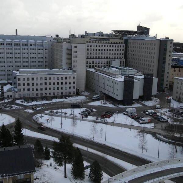 drönarfoto av sjukhuset i Umeå vintertid