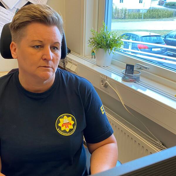 – Människor prioriterar sin fritid mer i dag, säger Erica Williamsson, administratör på räddningstjänsten i Högsby. Hör mer om räddningstjänstens försök att rekrytera kommunanställda i klippet.