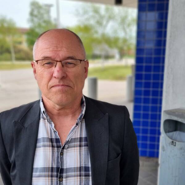 En speciell sorts ammunition som hittades både på mordplatsen och vid skottlossningen i Snurrom gjorde att polisen tidigt misstänkte att samma vapen använts vid båda tillfällen. Hör åklagare Kjell Janneson berätta mer i klippet.