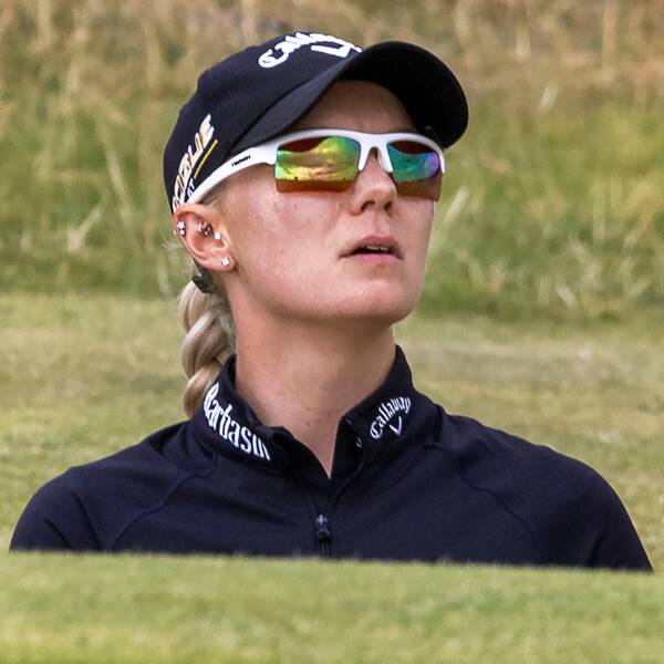 Madelene Sagström, Sverige, försöker hitta ut ur greenbunkern på det sjunde hålet under tredje dagens spel på Muirfield Golf Links under AIG Womens Open