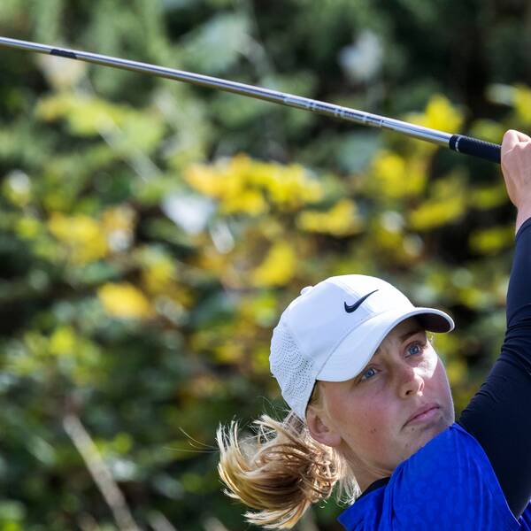 Maja Stark slår ut på det andra hålet under sista dagens spel på Muirfield Golf Links under AIG Womens Open.