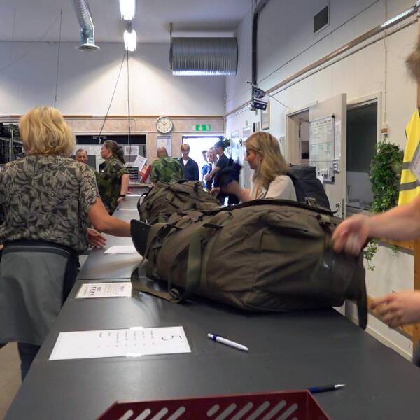 Värnpliktiga vid Dalregementet får sin utrustning