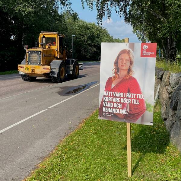 valaffisch för S vid en väg