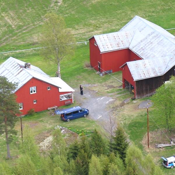 Flygfoto gården i Brattås där dubbelmordet skedde i maj 2005.