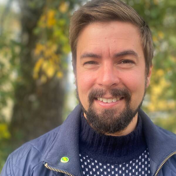 Porträttbild på Linus Lakso (MP) riksdagsledamot för Södermanlands län.