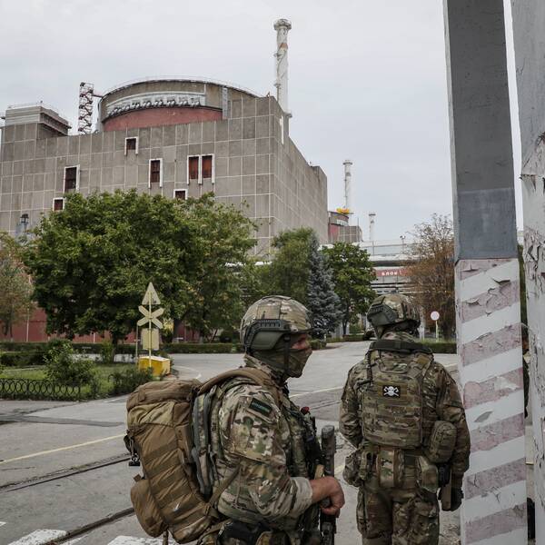 Arkivbild: Ryska militärer vid Ukrainas kärnkraftverk Zaporizjzja.