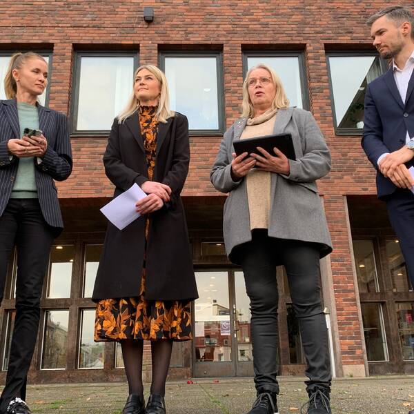 S, M och KD kallar sig Ansvar för Halmstad. Ifall det här styret godkänns i fullmäktige blir dessa fyra kommunråd. Från vänster: Urszula Hansson (S), Ella Kardemark (KD), Anna Fallkvist (M) och Stefan Pålsson. Den sistnämnde blir dessutom Halmstads nye kommunstyrelseordförande.