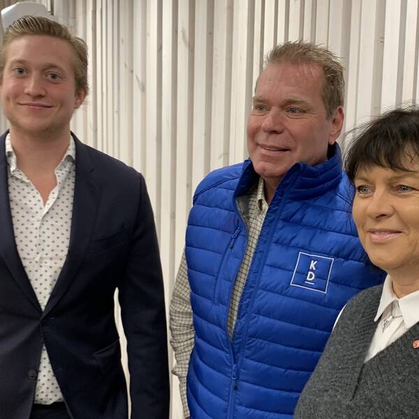 Det nya styret i Krokom representerat av från vänster Carl-Oscar Fransson (M), Kjell Sundholm (KD) och Maria Jacobsson (S).