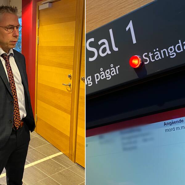 Montage: Till vänster en bild på Jens Göransson i mörk kostym, vit skjorta och mönstrad orange-svart slips. Står med händerna i byxfickorna och tittar på något till höger. Högra bilden visar en närbild på displayen vid rättegångssalen där målsnummer m.m är blurrat. ”Sal 1, mord m.m.”