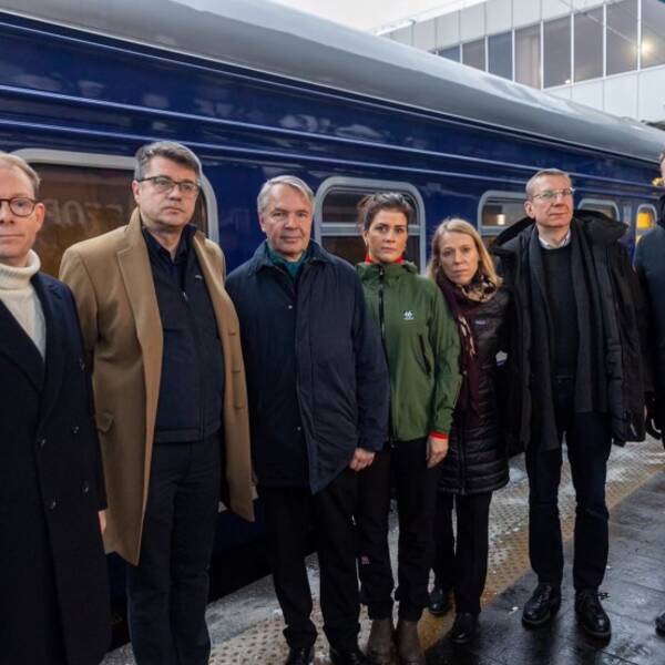 Sveriges utrikesminister Tobias Billström (M) är på besök i Ukrainas huvudstad Kiev. Besöket sker tillsammans med utrikesministrar från de nordiska och baltiska länderna.