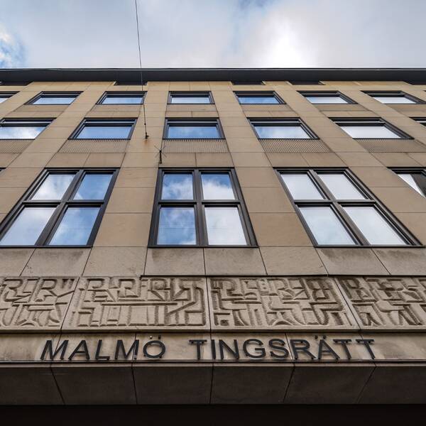 Malmö tingsrätts fasad och entré.