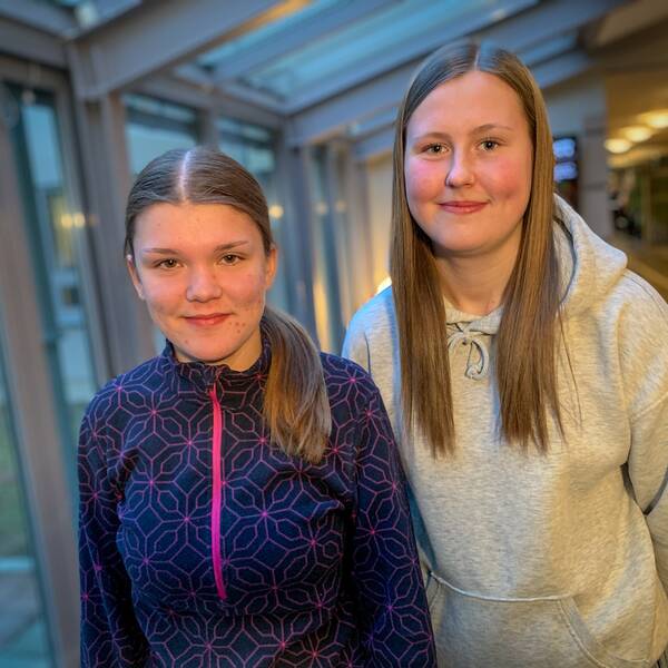 UF-företagarna Saga Färnström och Maja Hansson under ett frukostseminarium i Sandviken.
