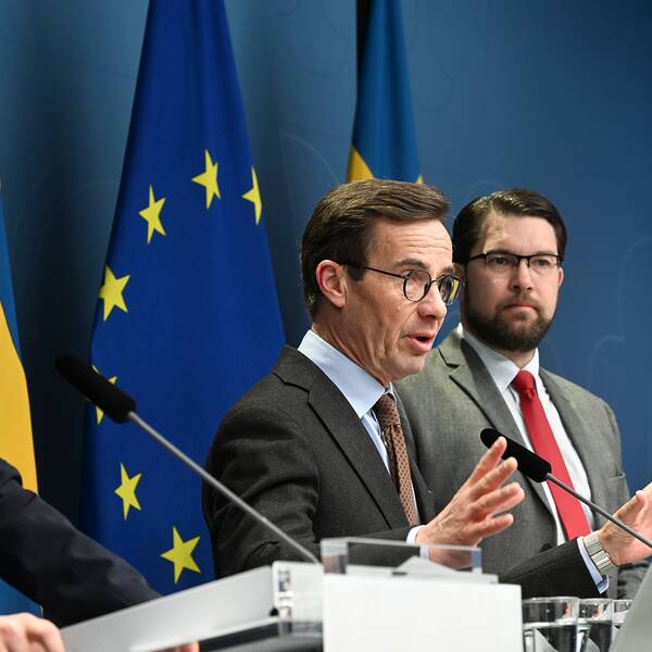Från vänster till höger: Energiminister Ebba Busch (KD), statsminister Ulfr Kristersson (M), Jimme Åkesson (SD), arbetsmarknadsminister Johan Person (L).l