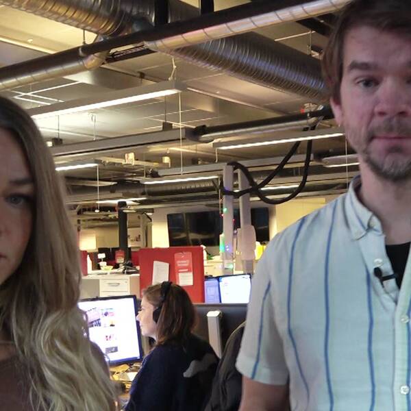 SVT Nyheter Skånes reportrar Fredrik Svenningsson och Natalie Medic med redaktionen i bakgrunden.