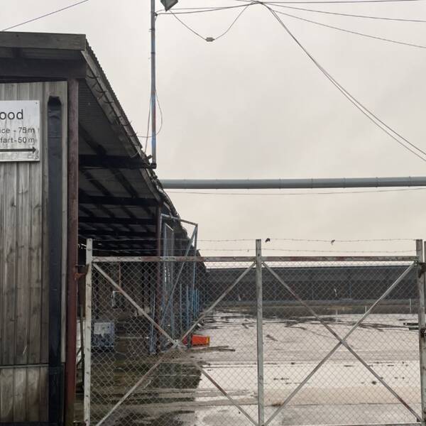 Det är oklart vem som ska sanera den förorenade industrifastigheten i Alvesta. Juridiskt sett är den herrelös efter bolagets konkurs.