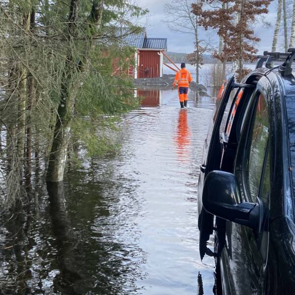 Bild på översvämmad tomt i Hillerstorp.