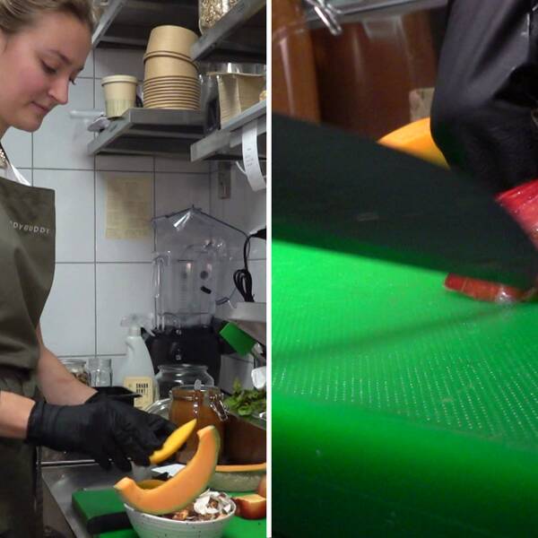 Elvira Sterky i ett restaurangkök och ett äpple som skärs i tunna strimlor.