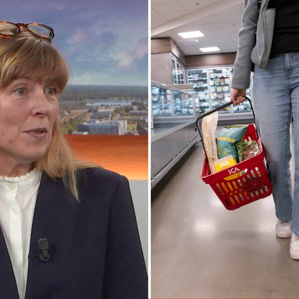 En kvinna med glasögon i det långa håret och en kvinna som går med en fylld kundkorg i en butik.