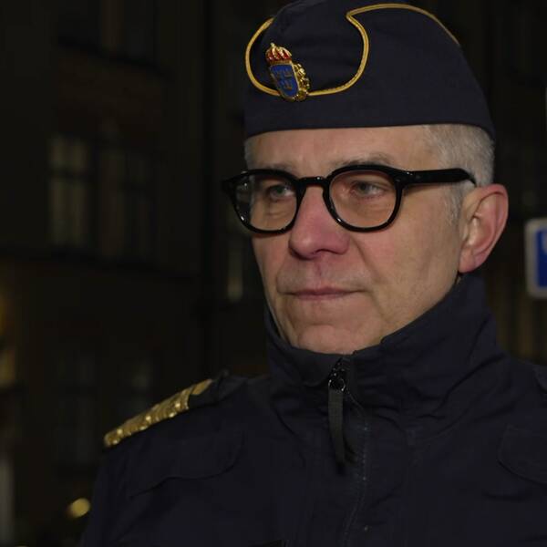 Rikspolischefen Anders Thornberg utomhus i Stockholm.