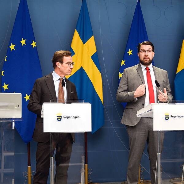 Statsminister Ulf Kristersson (M), energi- och näringsminister Ebba Busch (KD), arbetsmarknads- och integrationsminister Johan Pehrson (L) samt Sverigedemokraternas partiledare Jimmie Åkesson (SD) håller pressträff.