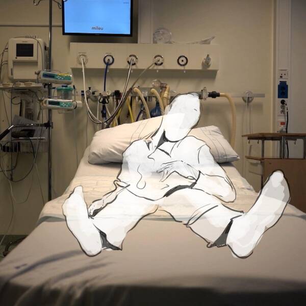 En anonymiserad patient ligger på en sjukhussäng.