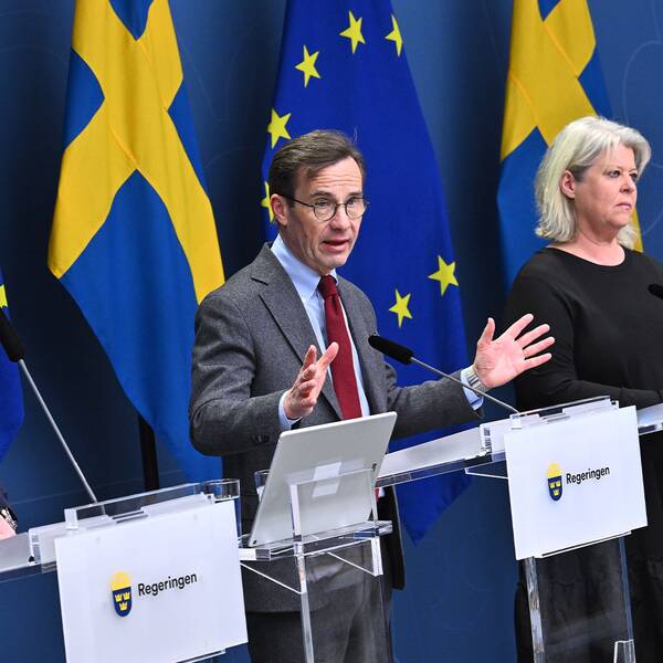 SKR:s Peter Danielsson, statsminister Ulf Kristersson, socialtjänstminister Camilla Waltersson Grömvall, justitieminister Gunnar Strömmer.