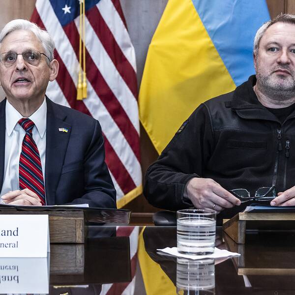 USA:s justitieminister Merrick Garland och Ukrainas riksåklagare Andrij Kostin.