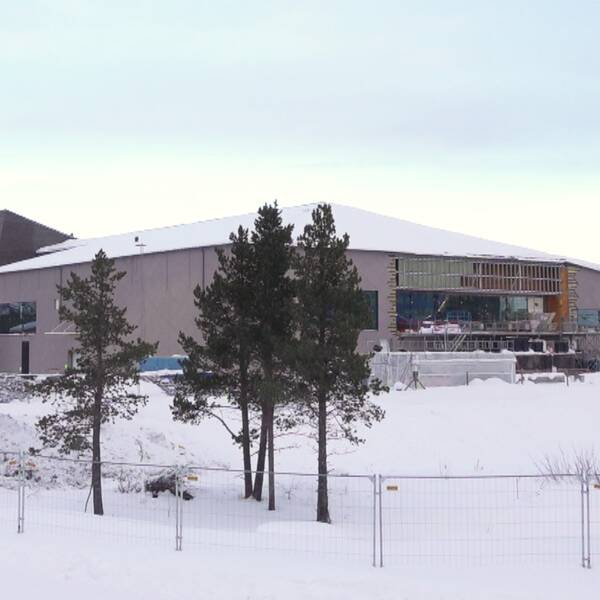 Det påbörjade bygget av det nya badhuset i Kiruna som nu är uppe i 800 miljoner kronor.
