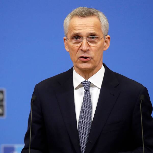 Natos generalsekreterare Jens Stoltenberg håller presskonferens i Bryssel. 