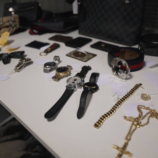Gängkriminellas smycken och klockor hos Kronofogden i Stockholm
