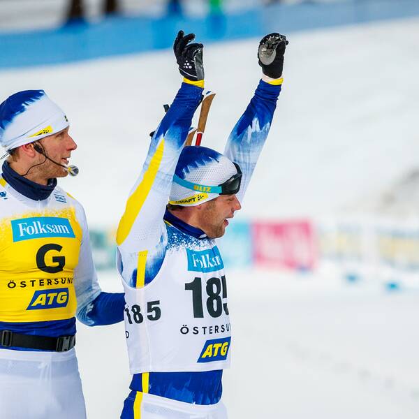 Zebastian Modin och gudien Daniel Richardsson krönte säsongen i längdskidor med totalseger i världscupen. Bilden är från para-VM i Östersund.