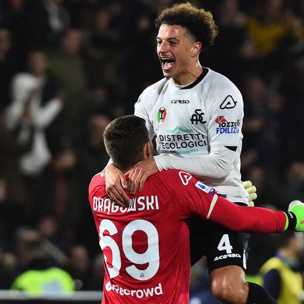 Ethan Ampadu och Bartlomiej Dragowskis Spezia skrällde mot Inter.
