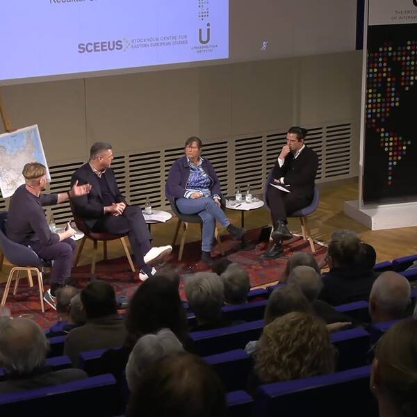 Scen hos Utrikespolitiska Institutet.