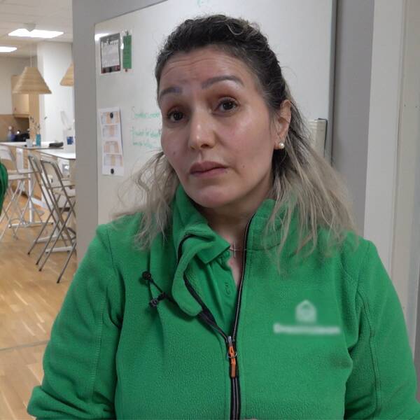 Städaren Meryem Daoudi jobbar på Dreamclean och kommer påverkas om det nya förslag om höjd löneminimun för arbetskraftsinvandring blir verklighet.