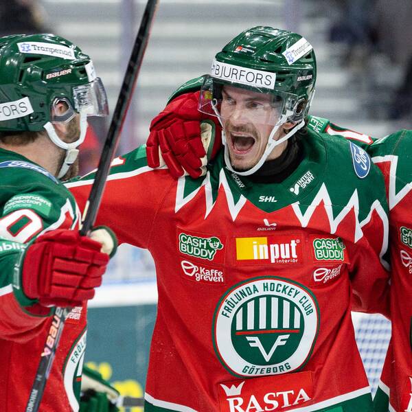 Loui Eriksson jublar efter sitt 2–1-mål mot Färjestad.