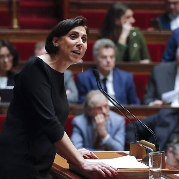 Franska högerkonservativa partier inleder debatten med att mana till ”respekt för det demokratiska systemet”. 