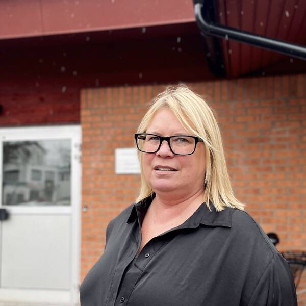 Cecilia Nilsson jobbar på familjefridsjouren i Höganäs, ser en ökning av unga tjejer som söker hjälp – ökning av unga tjejer som är utsatta för sexuellt våld.
