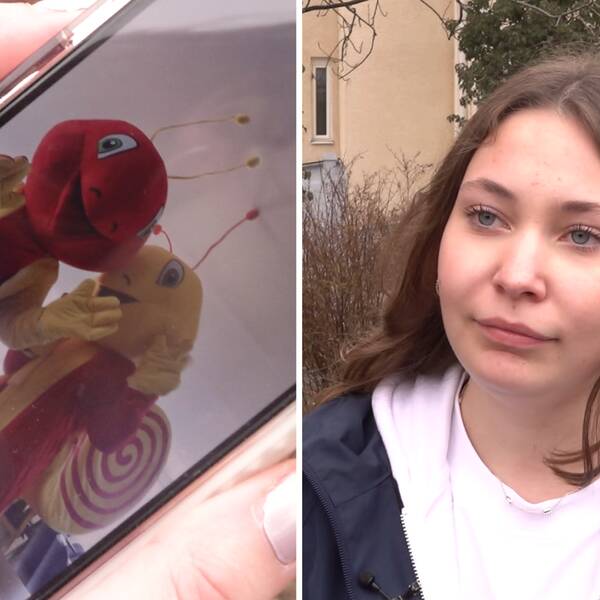 Gymnasieeleven Viktoria Andersson visar upp en bild från när hon sommarjobbade på Sturkö camping förra året.