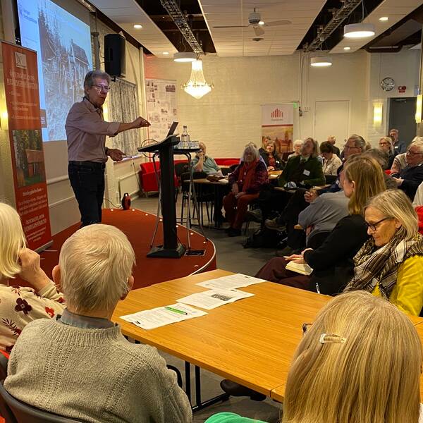 Personer från hembygdsföreningar som släktforskare fanns på plats i Linköping vid lördagens konferens om lokalhistoria.
