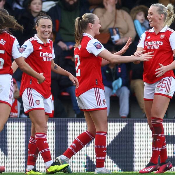 Stina Blackstenius firar sitt 1-0-mål mot Tottenham. 