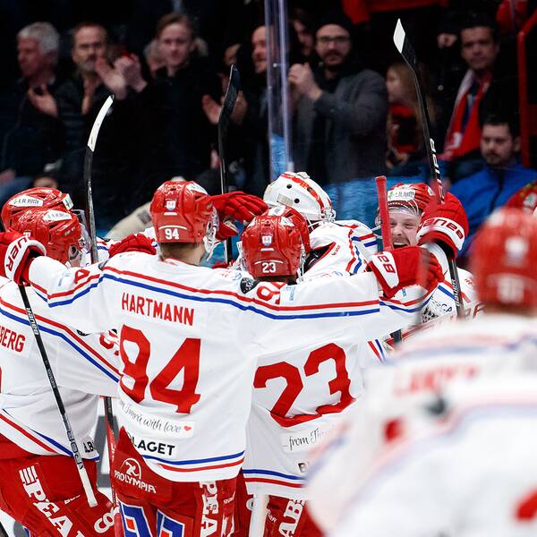 Timrås spelare jublar efter 2-3 kvartsfinal fem i SHL mellan Örebro och Timrå.